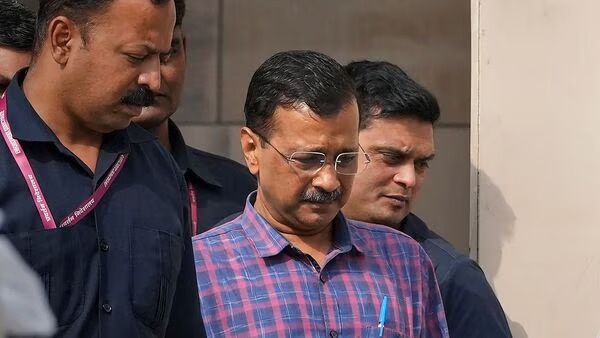 दिल्ली के मुख्यमंत्री अरविंद केजरीवाल को सुप्रीम कोर्ट से राहत नहीं मिली