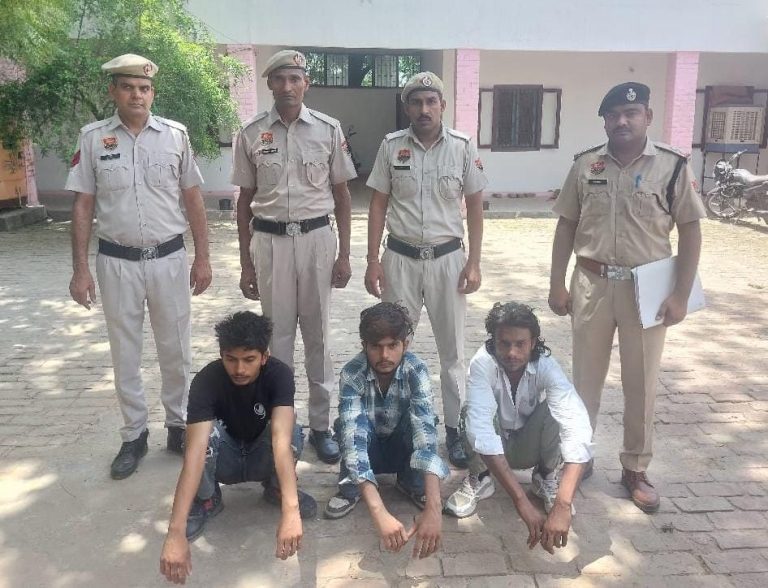 घटनास्थल पर फिंगरप्रिंट, एफएसएल व सीन ऑफ क्राइम टीम को बुलाकर आवश्यक साक्ष्य एकत्रित किए गए तथा शव का नियमानुसार पोस्टमार्टम करवा कर परिजनों को सौंपा गया।