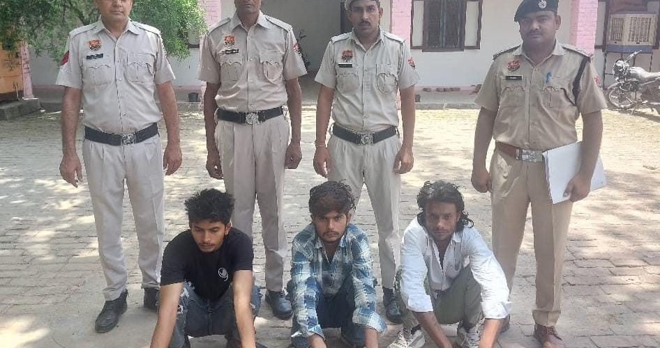 घटनास्थल पर फिंगरप्रिंट, एफएसएल व सीन ऑफ क्राइम टीम को बुलाकर आवश्यक साक्ष्य एकत्रित किए गए तथा शव का नियमानुसार पोस्टमार्टम करवा कर परिजनों को सौंपा गया।