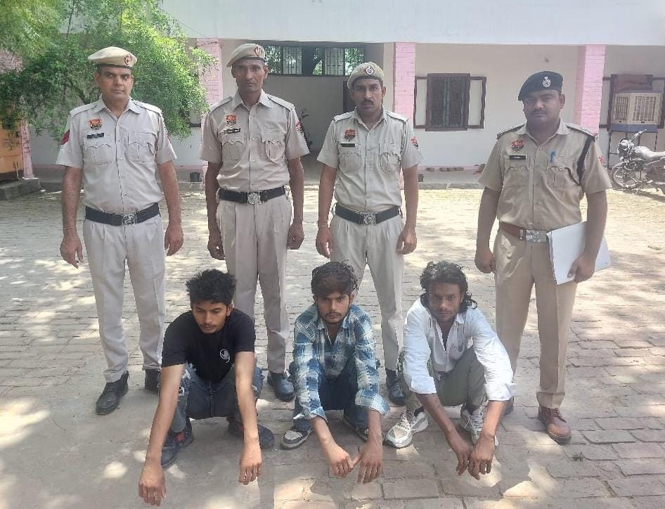 घटनास्थल पर फिंगरप्रिंट, एफएसएल व सीन ऑफ क्राइम टीम को बुलाकर आवश्यक साक्ष्य एकत्रित किए गए तथा शव का नियमानुसार पोस्टमार्टम करवा कर परिजनों को सौंपा गया।