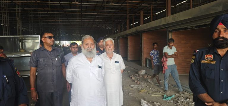खाने-पीने के लिए मिलेंगें और खान-पान का शौक रखने वाले लोग इन व्यजंनों को पूरा लुत्फ