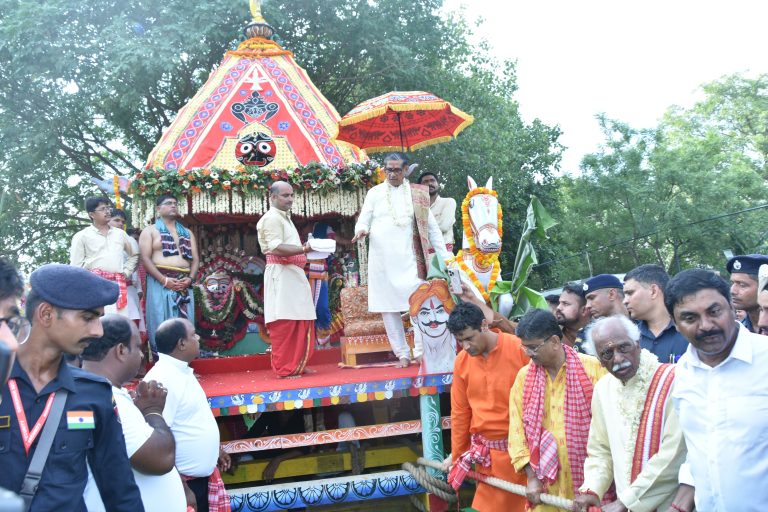 श्री जगन्नाथ रथ यात्रा 2025 : राज्यपाल बंडारू दत्तात्रेय ने किया भव्य यात्रा का शुभारंभ