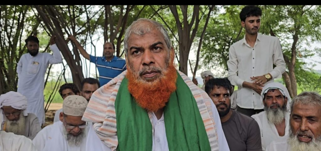 विकास के लाभ को नकारा नहीं, लेकिन मुआवजे की मांग पर अडिग