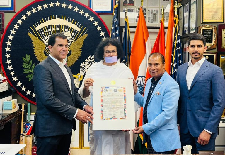 मनभेदों को ख़त्म करने के लिए सदैव प्रयासरत रहते है।