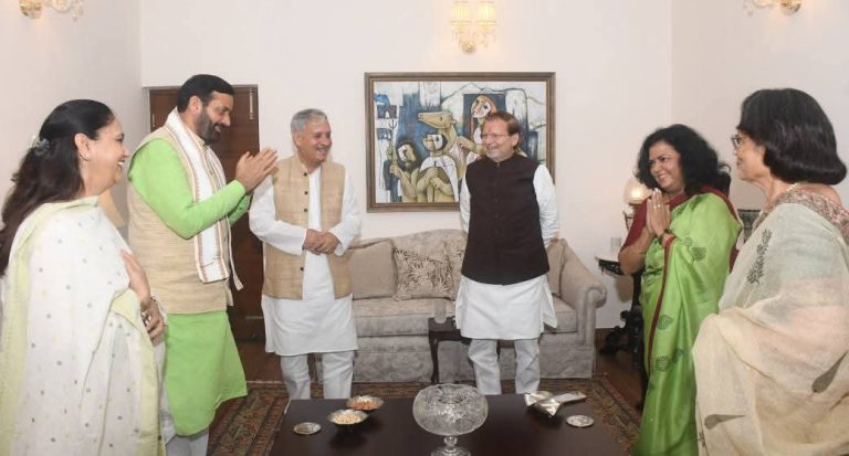 मुख्यमंत्री नायब सिंह सैनी ने स्वास्थ्य मंत्री आरती राव के आवास पर रात्रिभोज में की शिरकत