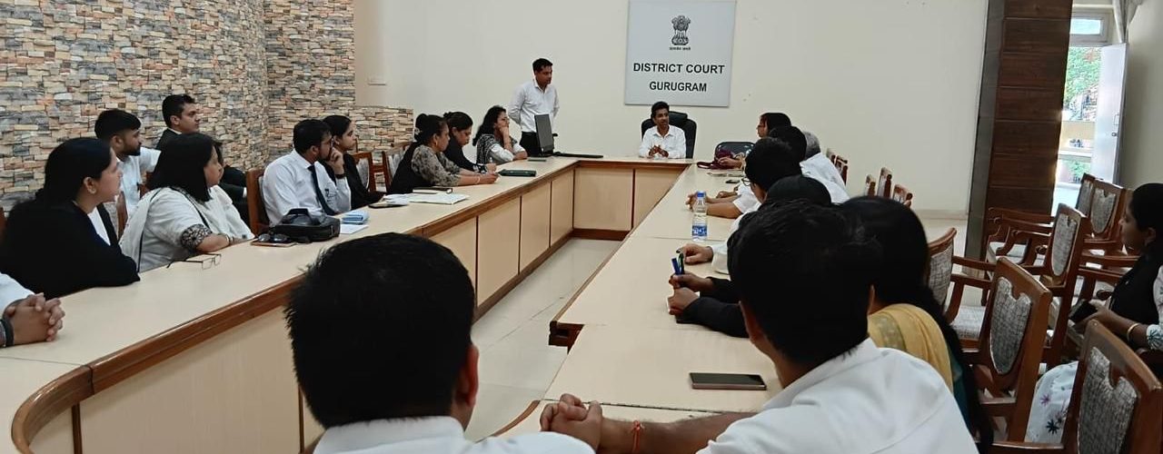 गुरुग्राम जिला न्यायालय के कॉन्फ्रेंस हॉल में मध्यस्थता अधिवक्ताओं एवं पैनल पैरालीगल स्वयंसेवकों की बैठक