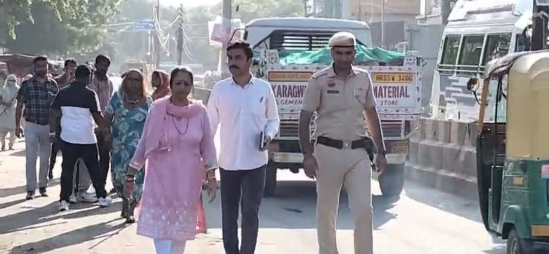 मेयर ने कहा कि स्वच्छ गुरुग्राम मिशन में हर नागरिक की सक्रिय भागीदारी बेहद जरूरी है। केवल नगर निगम या सफाई कर्मचारी ही इस जिम्मेदारी के लिए पर्याप्त नहीं हैं