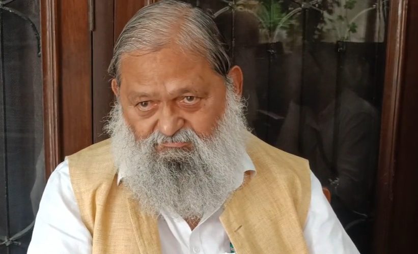 पार्किंग बनाने के संबंध में पूछे गए सवाल के जवाब में उन्होंने कहा कि ‘‘कुछ लोग रेहडी-रिक्शा लगाकर देश को आगे बढाने का काम कर रहे