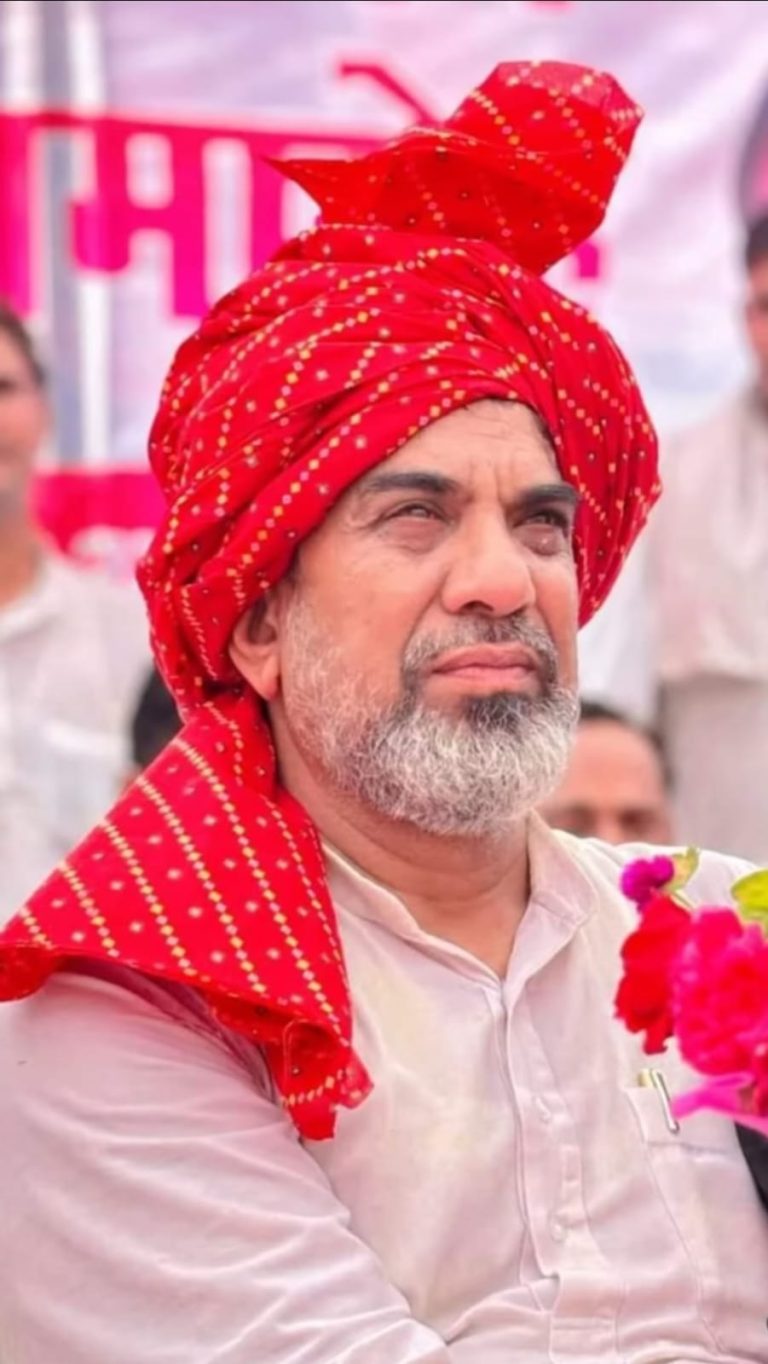 असली सत्ता अब भी पूर्व मुख्यमंत्री मनोहर लाल खट्टर के पास है, जो दिल्ली से बैठकर हरियाणा को चला रहे हैं।
