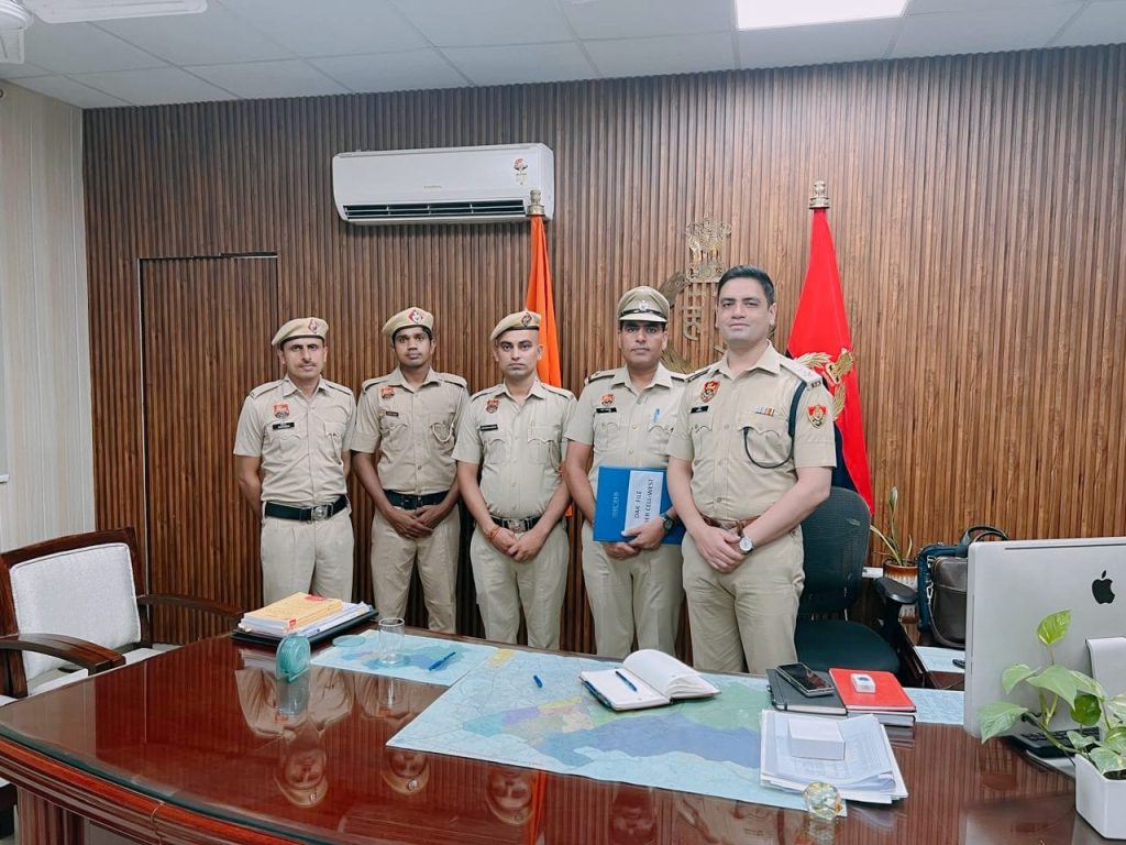 गुम हुए कुल 186 मोबाईल फोन को  (सेंट्रल-इक्विपमेंट-आइडेंटिटी-रजिस्टर) पोर्टल व पुलिस तकनीकी की सहायता से ढूंढकर बरामद करने में सफलता हासिल की है।