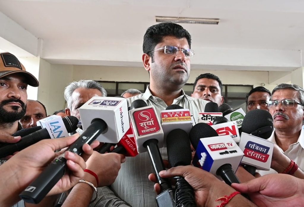 व्यापार सेल के प्रधान रविंद्र सैनी की भी हांसी में सरेआम गोली मारकर हत्या कर दी गई थी।