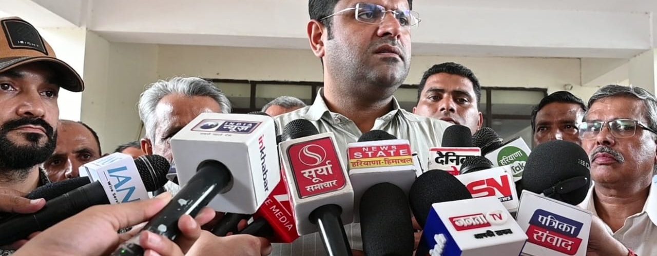 व्यापार सेल के प्रधान रविंद्र सैनी की भी हांसी में सरेआम गोली मारकर हत्या कर दी गई थी।