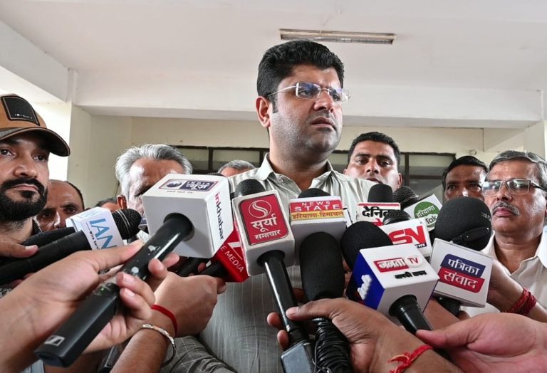व्यापार सेल के प्रधान रविंद्र सैनी की भी हांसी में सरेआम गोली मारकर हत्या कर दी गई थी।