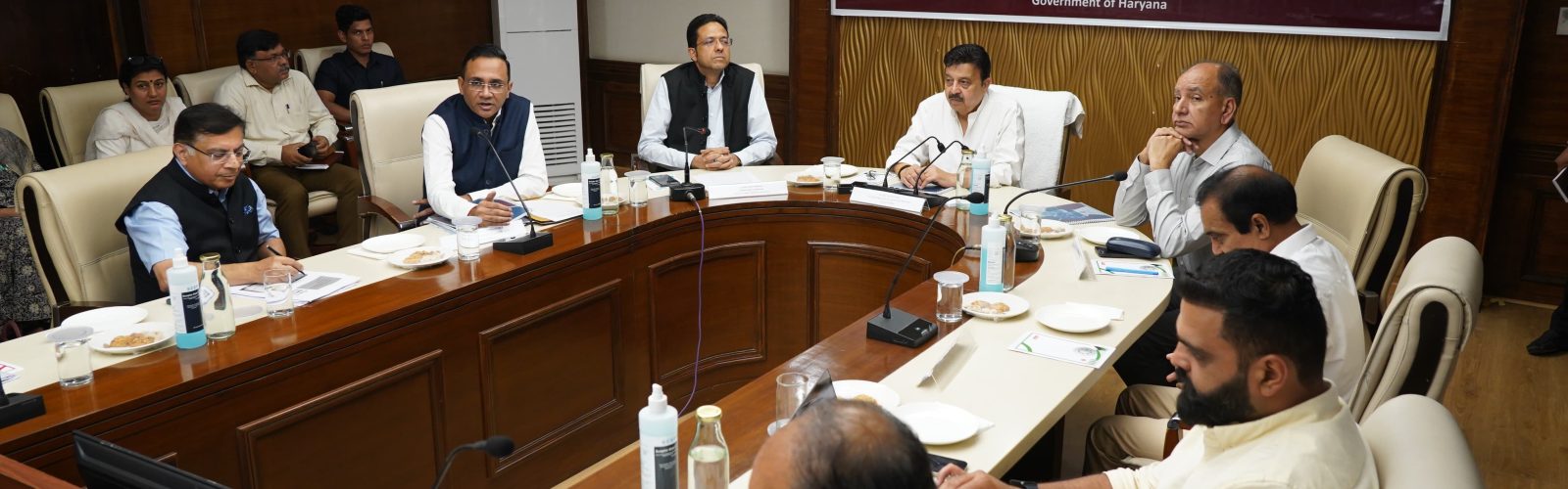 उद्योग समूहों और संगठनों के प्रतिनिधियों ने भागीदारी की।