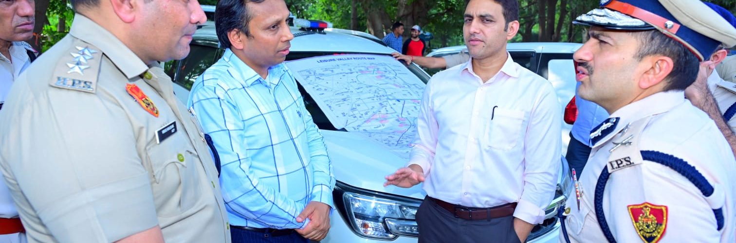 डीसी अजय कुमार और सीपी विकास अरोड़ा ने परीक्षा से जुड़ी तैयारियों का लिया जायजा - सुबह चार बसे से आरंभ होगी बस सेवा, परीक्षा केंद्र पर 45 मिनट पहले तक मिलेगा परीक्षार्थियों को प्रवेश