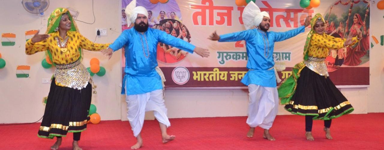 ऐसे ही आने वाले हर त्योहार को सभी के साथ मिलजुल कर मनाने के लिए आग्रह किया।