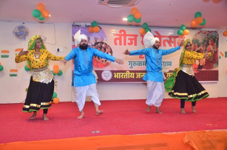 ऐसे ही आने वाले हर त्योहार को सभी के साथ मिलजुल कर मनाने के लिए आग्रह किया।