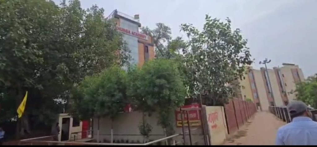 बिलासपुर पुलिस की निष्क्रियता से ग्रामीणों में आक्रोश: दो महीने बाद भी नहीं हुई गिरफ्तारी, स्वामी ज्योति गिरी महाराज का अस्पताल भवन अब भी कब्जे में