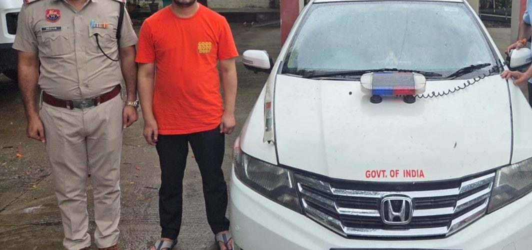 फर्जी IAS अधिकारी बनकर नौकरी लगवाने, कर्मचारियों का ट्रांसफर करवाने के नाम पर रूपए ऐंठने तथाफर्जी आर्म्स लाईसेंस रखने वाला आरोपी गिरफ्तार।