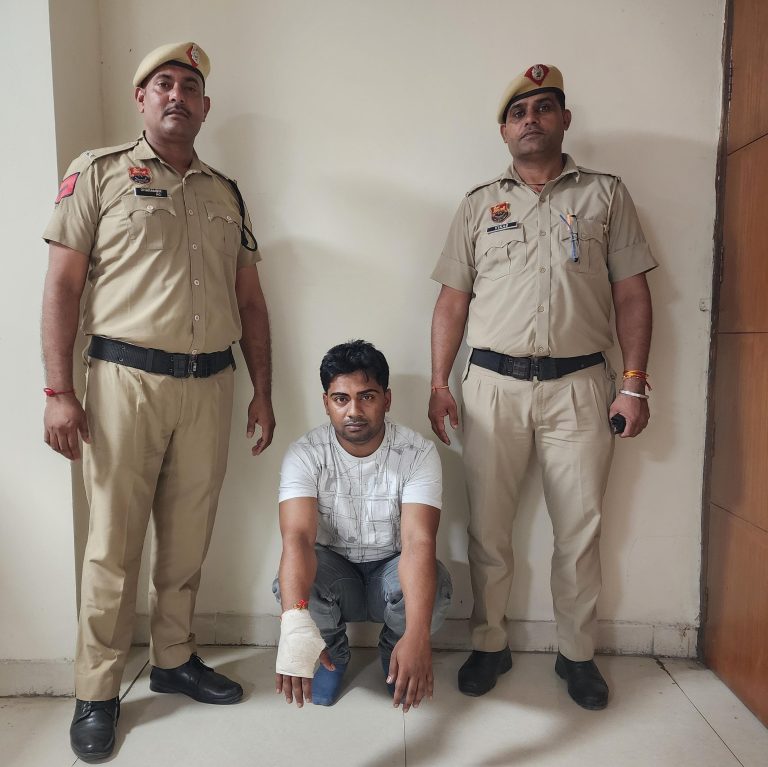 यह शादीशुदा है और इसके 01 बेटा भी है।