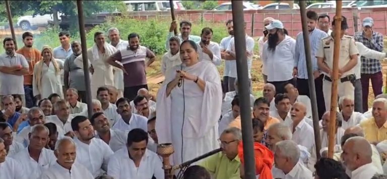 एक्सप्रेसवे पर हर महीने लगभग दो दर्जन के आसपास लोगों की मौत हो जाती है।