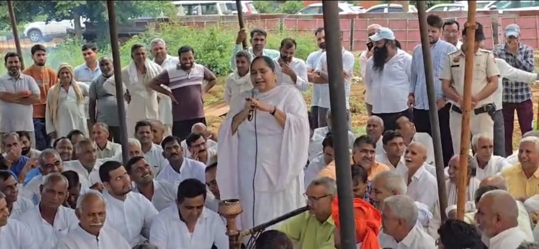 एक्सप्रेसवे पर हर महीने लगभग दो दर्जन के आसपास लोगों की मौत हो जाती है।