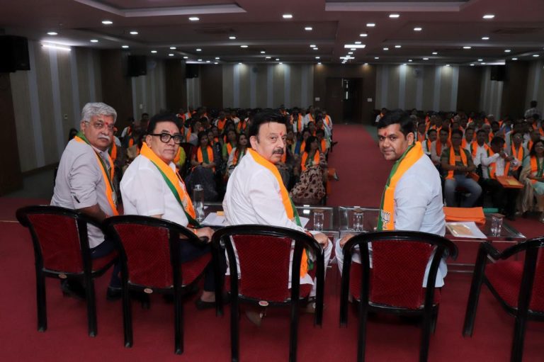 भाजपा जिलाध्यक्ष ने सभी कार्यकर्ताओं को पूरी निष्ठा और अनुशासन से कार्य करने के दिशा निर्देश दिए, जिलाध्यक्ष ने कहा कि भाजपा गुरुग्राम का हर कार्यकर्ता संगठनात्मक कार्य करने के साथ सामाजिक जिम्मेदारी निभाने एवं किसी भी तरह की चुनौती का सामना करने के लिए प्रतिबद्ध हैं। जिलाध्यक्ष ने कहा कि भारतीय जनता पार्टी में कार्यकर्ताओं को संगठन के कार्यो के साथ साथ राष्ट्रसेवा के संस्कार भी सिखाए जाते हैं, हम सभी को भाजपा संगठन परिवार का सदस्य होने पर गर्व हैं।