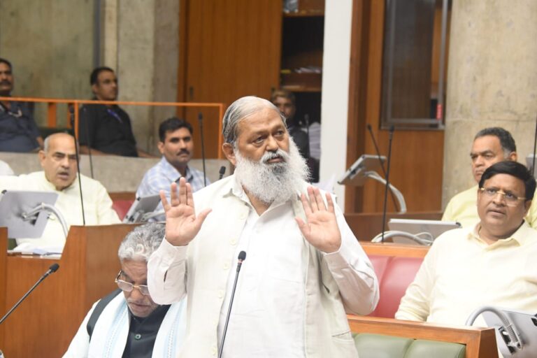 रूल आफ प्रोसिजर की धारा 50 के तहत पिछले सत्र का समान प्रश्न अगले सत्र में नहीं पूछा जा सकता है और यह नियमों के विरूद्ध है। विज ने पिछले सत्र में पूछे गए प्रश्न के संबंध में रूलिंग की मांग की