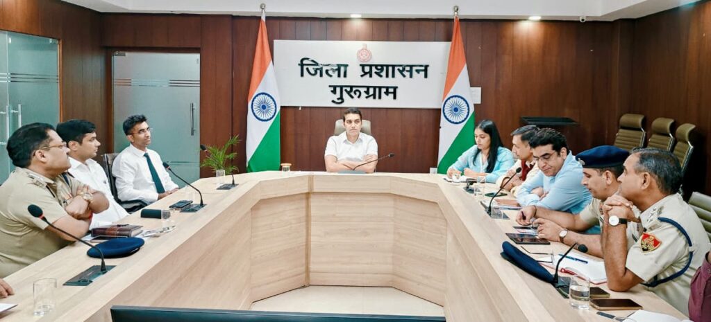 लघु सचिवालय में पार्किंग व्यवस्था को सुगम बनाने के लिए डीसी अजय कुमार ने प्रशासनिक अधिकारियों संग की समीक्षा बैठक - डीसी ने बैठक में अधिकारियों को दिए निर्देश, लघु सचिवालय जिले का प्रशासनिक केंद्र, आगंतुकों को किसी प्रकार की ना हो असुविधा गुरुग्राम, 26 अगस्त। लघु सचिवालय में आगंतुकों की सुविधा और बेहतर व्यवस्थाओं को लेकर डीसी अजय कुमार ने मंगलवार को प्रशासनिक अधिकारियों, पुलिस विभाग तथा जिला बार एसोसिएशन के प्रतिनिधियों के साथ बैठक की। बैठक का मुख्य विषय लघु सचिवालय परिसर में पार्किंग व्यवस्था को सुगम बनाना रहा।