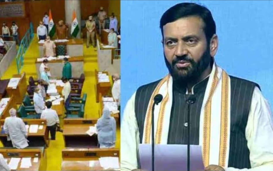 हरियाणा विधानसभा का मानसून सत्र संपन्न वोट चोरी के आरोपों पर मुख्यमंत्री का पलटवार: कांग्रेस का इतिहास फर्जीवाड़े का रहा है बेटी बचाओ-बेटी पढ़ाओ पर विपक्ष का विरोध दुर्भाग्यपूर्ण: मुख्यमंत्री नायब सिंह सैनी चंडीगढ़, 27 अगस्त – हरियाणा के मुख्यमंत्री नायब सिंह सैनी ने कहा कि 22 से 27 अगस्त तक चले मानसून सत्र में 4 बैठकें हुईं। उन्होंने बताया इस सत्र में श्री गुरु तेग बहादुर जी के 350वें शहीदी वर्ष पर प्रस्ताव पारित हुआ और 6 विधेयक सर्वसम्मति से पास किए गए। मुख्यमंत्री बुधवार को चंडीगढ़ में विधानसभा के मॉनसून सत्र की समाप्ति के उपरांत पत्रकारों को संबोधित कर रहे थे।