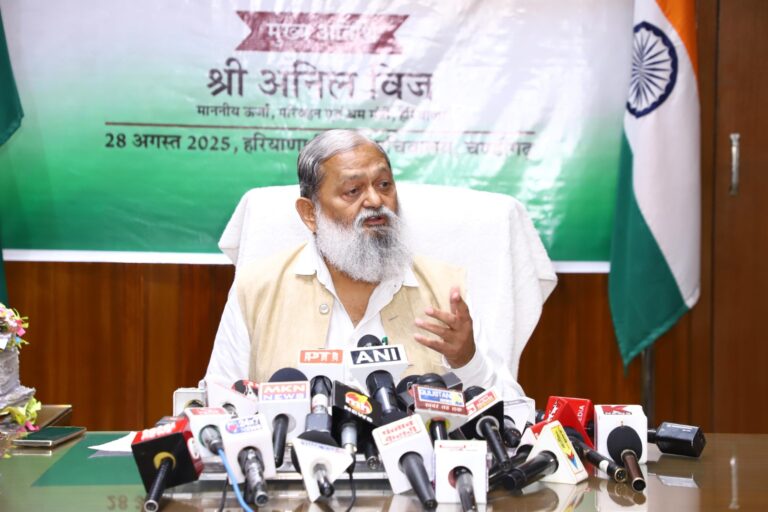 बाढ व बादल फटने से होने वाले नुकसान से निपटने के लिए सभी सरकारें सचेत - ऊर्जा, परिवहन एवं श्रम मंत्री अनिल विज पीडितों को मदद पहुंचाने के लिए सरकार तैयार  बादल फटने के कारणों के संबंध में पर्यावरणविदों को अध्ययन व विचार करना चाहिए - हमारे देश में उच्च चरित्रवान लोगों का गुणगान हुआ है, और उच्च चरित्रवान लोगों की बात की जाती है - विज कांग्रेस व आप पार्टी ने हमेशा से ही तानाशाही की है और ये चाहते हैं कि देश में तानाशाही होनी चाहिए - विज