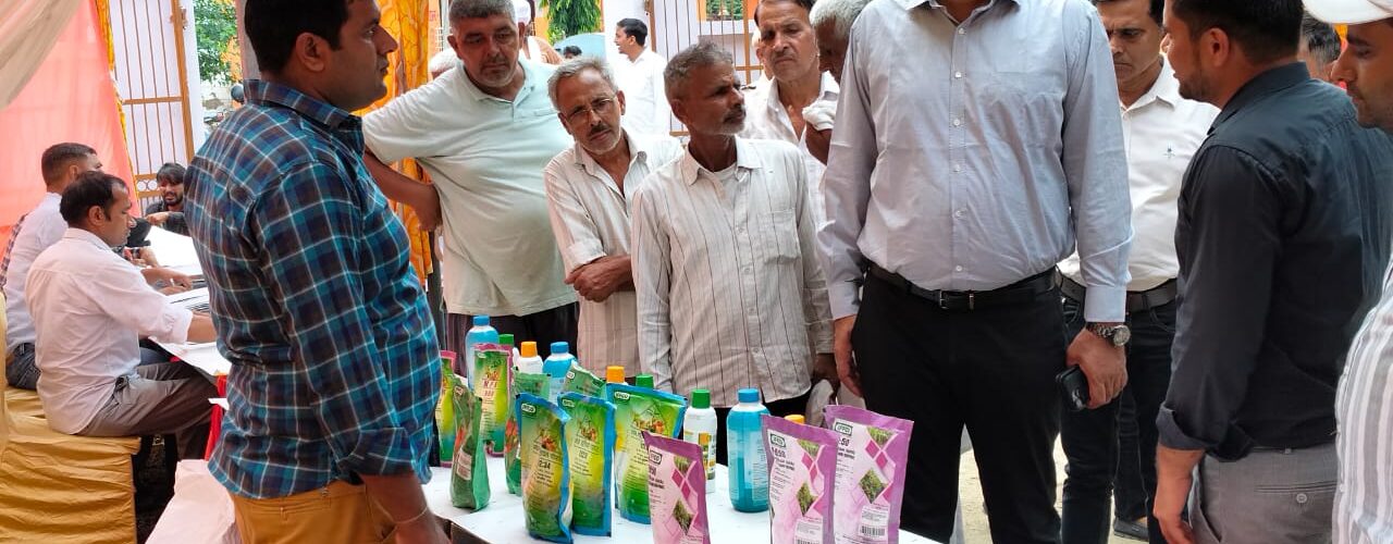 सरकारी योजनाओं का लाभ लेने तथा ‘मेरी फसल मेरा ब्यौरा’ पोर्टल पर पंजीकरण का किया आह्वान पटौदी, 29 अगस्त। राष्ट्रीय खाद्य तेल मिशन-तिलहन योजना के अंतर्गत सूचना, शिक्षा एवं संचार अभियान (आई.ई.सी.) को बढ़ावा देने के उद्देश्य से शुक्रवार को ग्राम खोड़, खंड पटौदी स्थित नई चौपाल पाना मानावाल में जिला स्तरीय किसान मेले का आयोजन किया गया। इस अवसर पर उपमंडल अधिकारी (ना०) पटौदी दिनेश लुहाच मुख्य अतिथि के रूप में उपस्थित रहे, जबकि कार्यक्रम की अध्यक्षता कृषि विभाग के उपनिदेशक अनिल तंवर ने की।