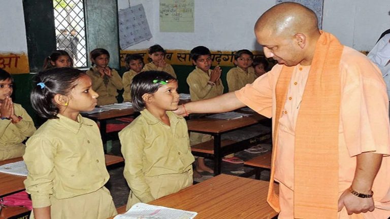योगी सरकार में शिक्षा व्यवस्था का कायापलट, बच्चों को मिल रहा सुरक्षित और आधुनिक माहौल