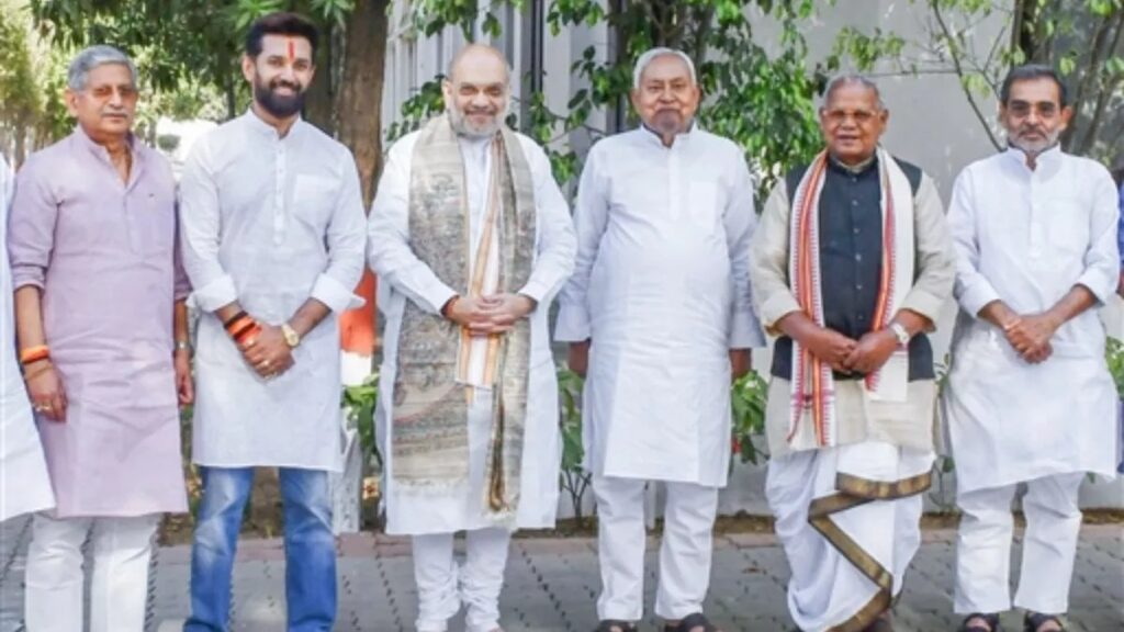 136 सीटें RJD को, 52 कांग्रेस को और वाम दलों को 34 सीटें दी जाएँ।