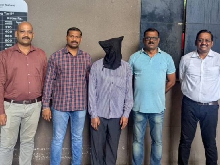 मुंबई पुलिस के अनुसार पूछताछ के आधार पर पुलिस ने बताया कि अश्वनी ने फिरोज बनाकर मुंबई पुलिस को धमकी भरे मैसेज भेजे थे वह चाहता था कि दोस्त फिरोज जेल चला जाए।