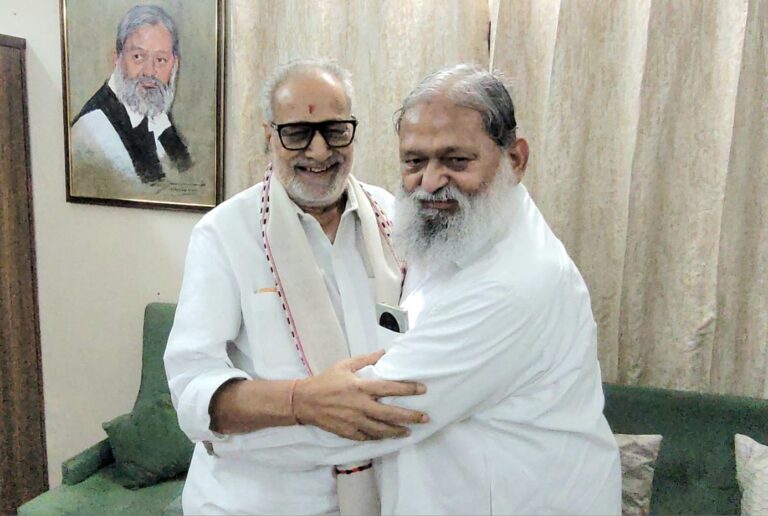 गर्मजोशी और आत्मीयता से भरे इस मुलाकात के दौरान परस्पर सौहार्द व सम्मान का वातावरण देखने को मिला।