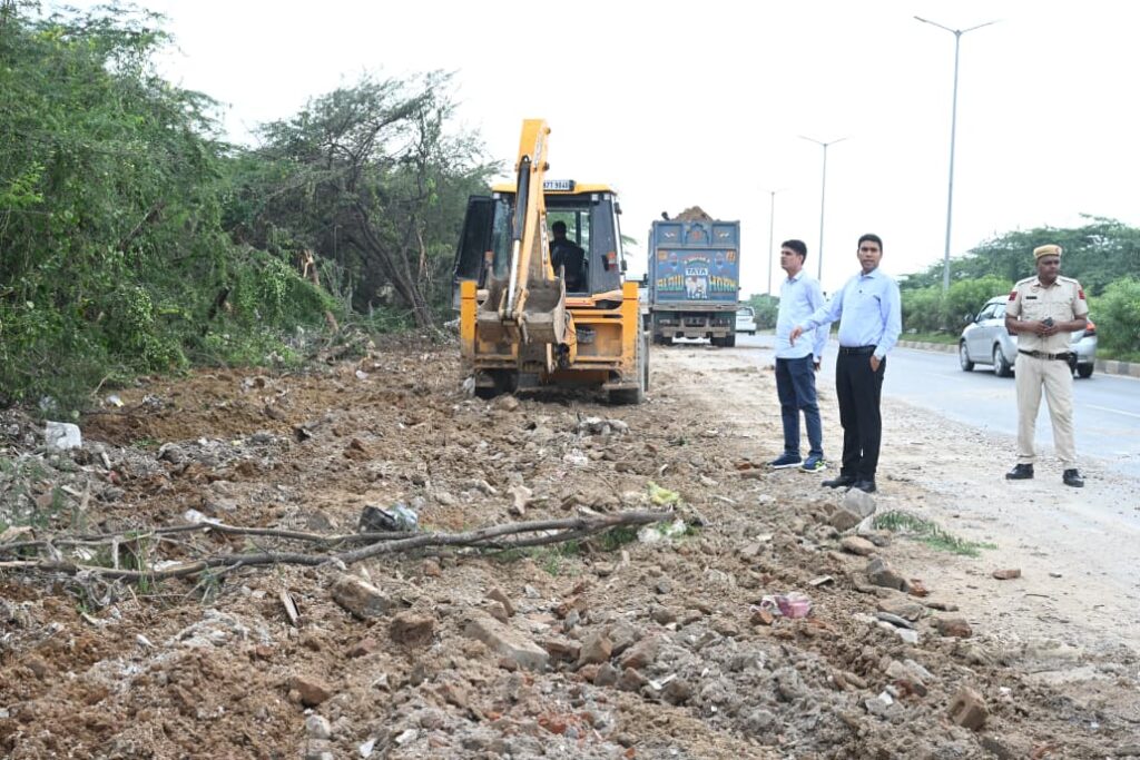 अतिरिक्त निगमायुक्त रविन्द्र यादव ने बताया कि निगम की प्राथमिकता शहर को स्वच्छ और मलबा मुक्त बनाना है। इसके लिए पर्याप्त संसाधन और जनशक्ति लगाई गई है।