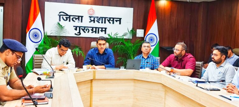 डीसी अजय कुमार ने इस संबंध में विस्तृत जानकारी देते हुए बताया कि योजना का लाभ उन पात्र परिवारों को मिलेगा जिनकी पारिवारिक वार्षिक आय ग्रामीण व शहरी क्षेत्रों में 1 लाख 80 हजार रुपये (परिवार पहचान पत्र अनुसार) से अधिक न हो, को बैंकों के माध्यम से 1 लाख 50 हजार रुपये तक का ऋण पशु पालन, किरयाना दुकान, मनियारी दुकान, ब्यूटी पार्लर, ई-रिक्शा, सूअर पालन या अन्य कोई लाभप्रद योजना इत्यादि के लिए उपलब्ध करवाया जा रहा है।