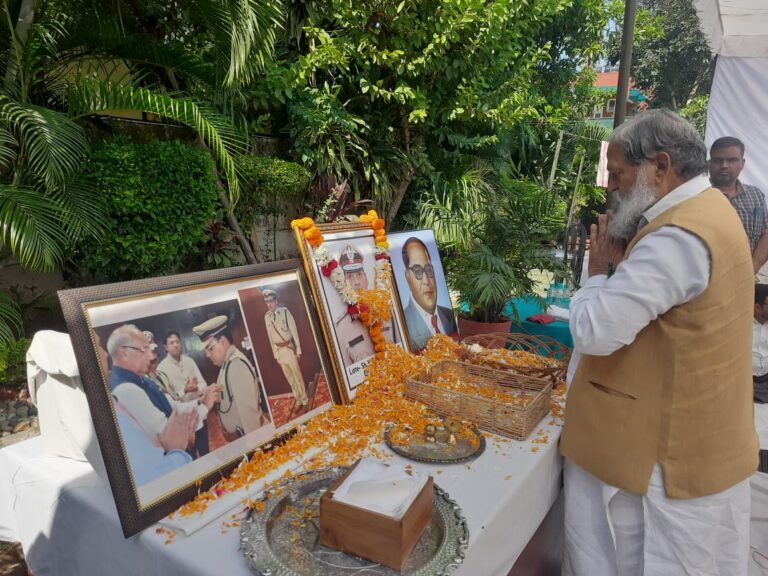 विज ने वाई पुरन कुमार की पत्नी आईएएस अधिकारी अमनित पी कुमार से मुलाकात कर सांत्वना दी। इसके अलावा,  विज अमनित पी कुमार के भाई, दोनों बेटियों और वाई पुरन कुमार के भाईयों सहित अन्य परिजनों से भी मिले और उनके दुख में शामिल हुए।