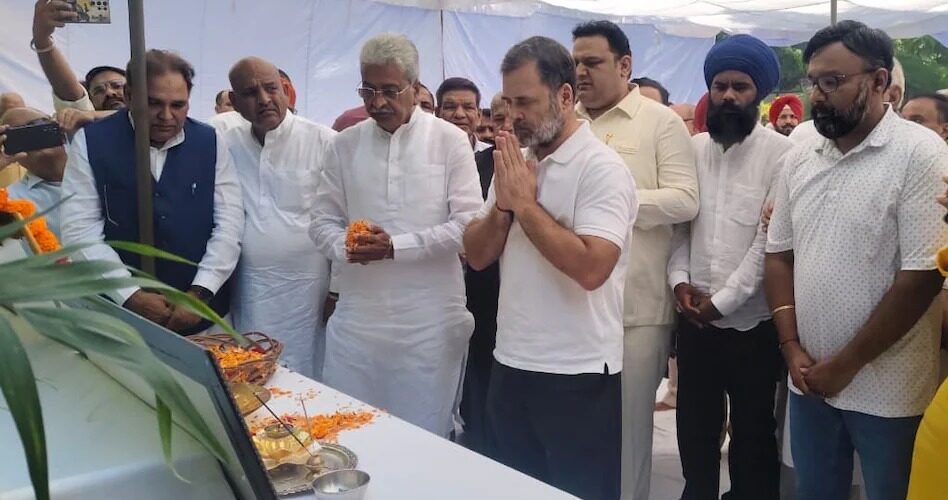 श्याम सुंदर छुट्टी पर, सुनील का हो गया ट्रांसफर IPS वाई पूरन कुमार सुसाइड केस में चंडीगढ़ पुलिस की तरफ से बनाई गई SIT ने 11 अक्टूबर को रोहतक के थाना अर्बन एस्टेट पहुंचकर पूछताछ की। SIT ने IG ऑफिस में कार्यरत रहे रीडर श्याम सुंदर व ASI सुनील के बारे जानकारी जुटाई तो पता चला कि श्याम सुंदर पिछले दो-तीन दिन से छुट्टी पर हैं। जबकि ASI सुनील का ट्रांसफर भिवानी हो चुका है। अब उसके बारे में पता नहीं है कि वह कहां है। दोनों को सोमवार को चंडीगढ़ बुलाया गया था।