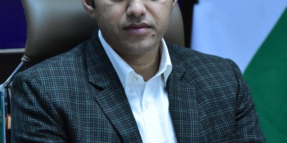 डीसी अजय कुमार ने बताया कि हरियाणा सरकार के आदेशानुसार अब खाद (यूरिया, डी.ए.पी, एन.पी.के इत्यादि) सिर्फ उन्ही किसानों को मिलेगा जिन किसानों ने अपनी फसल का मेरी फसल मेरा ब्यौरा पोर्टल पर पंजीकरण किया हुआ है।