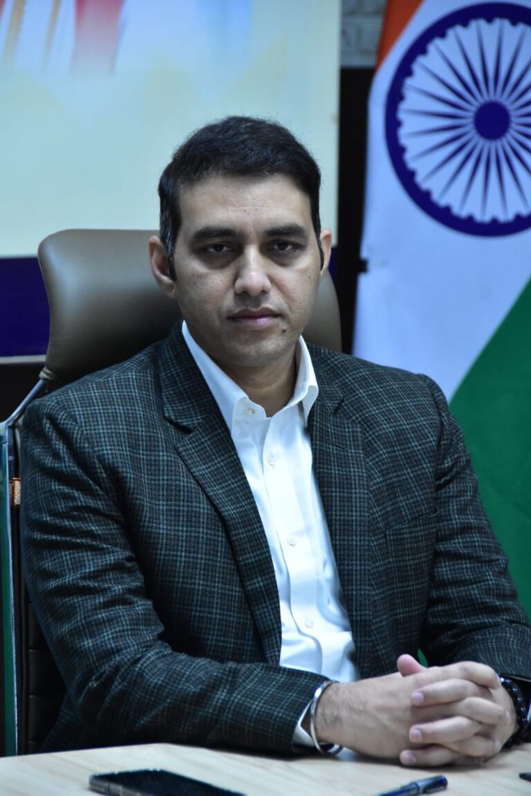 डीसी अजय कुमार ने बताया कि हरियाणा सरकार के आदेशानुसार अब खाद (यूरिया, डी.ए.पी, एन.पी.के इत्यादि) सिर्फ उन्ही किसानों को मिलेगा जिन किसानों ने अपनी फसल का मेरी फसल मेरा ब्यौरा पोर्टल पर पंजीकरण किया हुआ है।