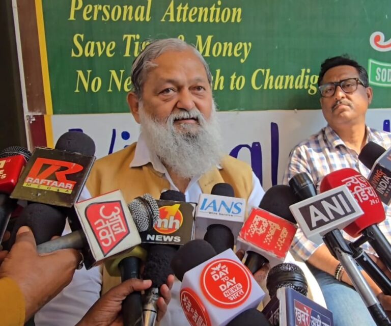 आरएसएस देशभक्ति, अनुशासन और निस्वार्थ सेवा सिखाती है - विज कर्नाटक के मुख्यमंत्री के बेटे द्वारा आरसएस को ‘तालिबानी तर्ज’ पर बताते हुए प्रतिबंध लगाने की मांग पर प्रतिक्रिया देते हुए अनिल विज ने कहा कि इस प्रकार के बयान आरएसएस की देशभक्ति और अनुशासन की विचारधारा से भयभीत मानसिकता को दर्शाते हैं।