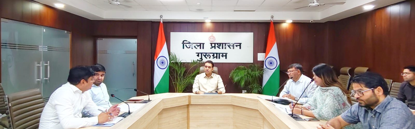डीसी अजय कुमार ने कहा कि प्रशासन के प्रयास तभी सार्थक होंगे जब जनता भी सक्रिय सहयोग देगी। उन्होंने गुरुग्रामवासियों से अपील की कि वे अपने आस-पास स्वच्छता बनाए रखें, कूड़ा न जलाएं और वाहन प्रदूषण को नियंत्रित रखने के लिए नियमित सर्विसिंग कराएं।