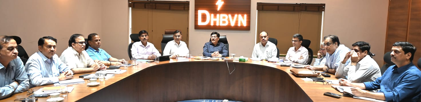 11 केवी फीडर लगाए जाने और विस्तारित किए जाने हैं। इसके तहत एचटी और एलटी फीडरों आदि का विस्तार होना है। बैठक में 11 केवी फीडर पर किए गए सभी कार्यों, मैटेरियल्स, तह समय सीमा आदि की समीक्षा भी की गई।