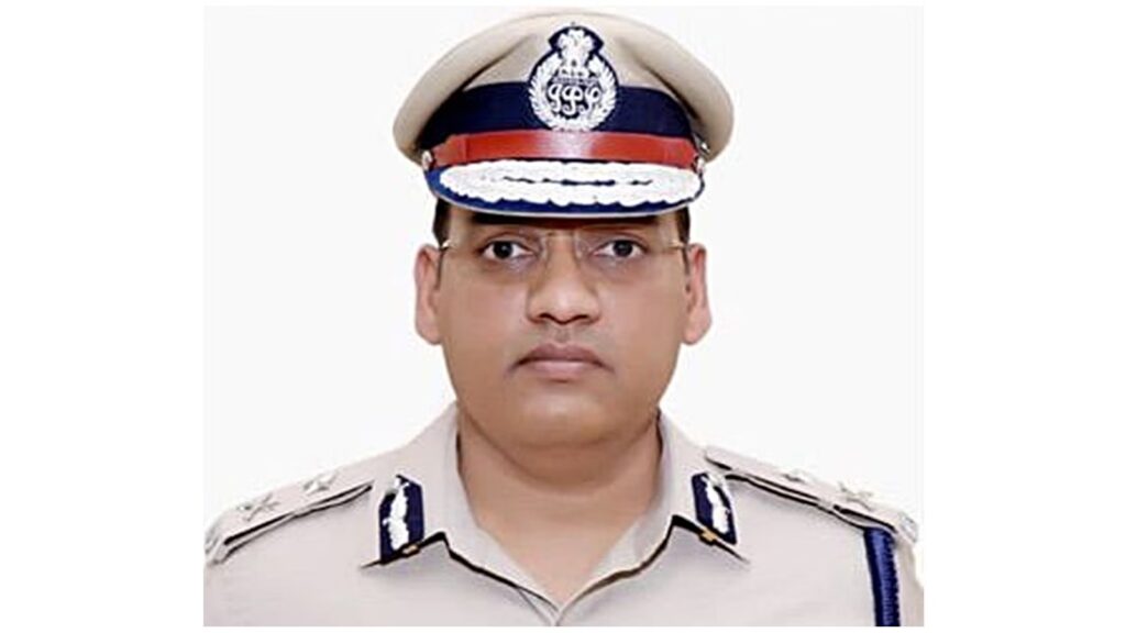 मौजूदा चीफ सेक्रेटरी अनुराग रस्तोगी और डीजीपी शत्रुजीत कपूर सहित 14 अधिकारियों के ख़िलाफ़ हुआ मुकदमा