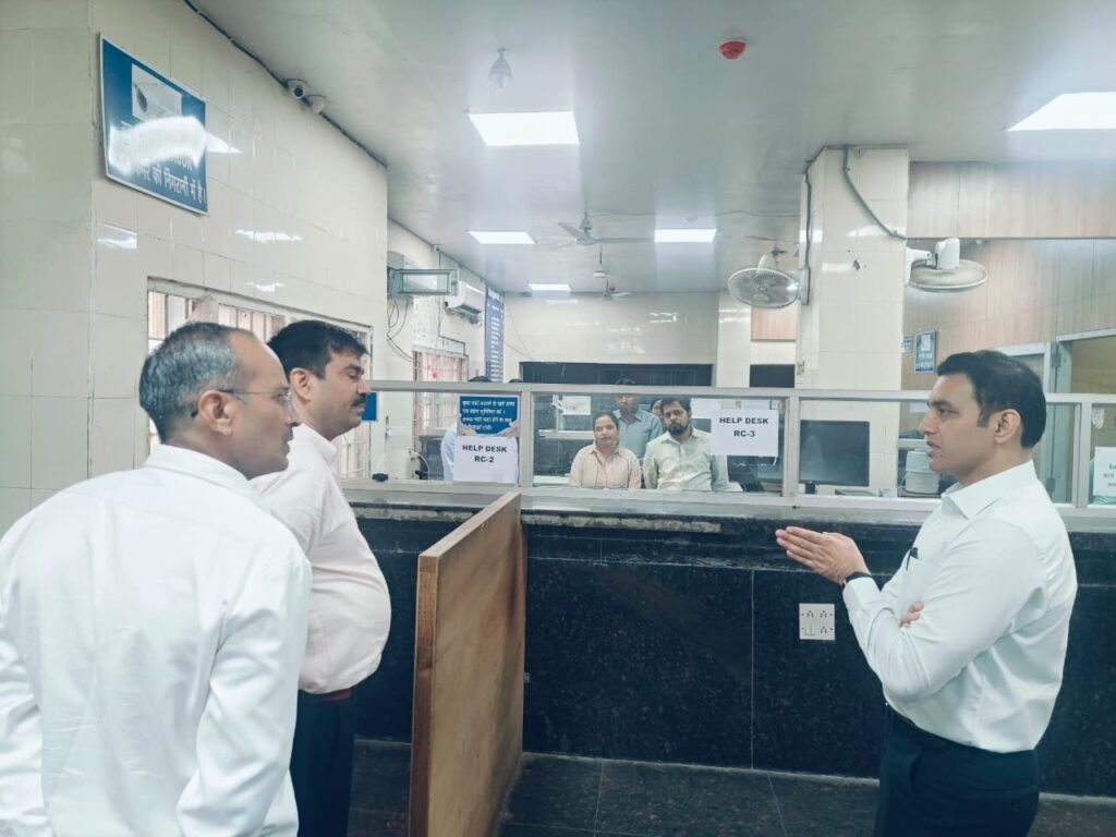 निरीक्षण के दौरान डीसी ने नायब तहसीलदार सुरेंद्र को निर्देश दिए कि तहसील में आने वाले किसी भी नागरिक को असुविधा न हो। उन्होंने कहा कि रजिस्ट्री या अन्य राजस्व कार्यों के लिए आने वाले लोगों को उचित मार्गदर्शन और सहायता प्रदान की जाए।