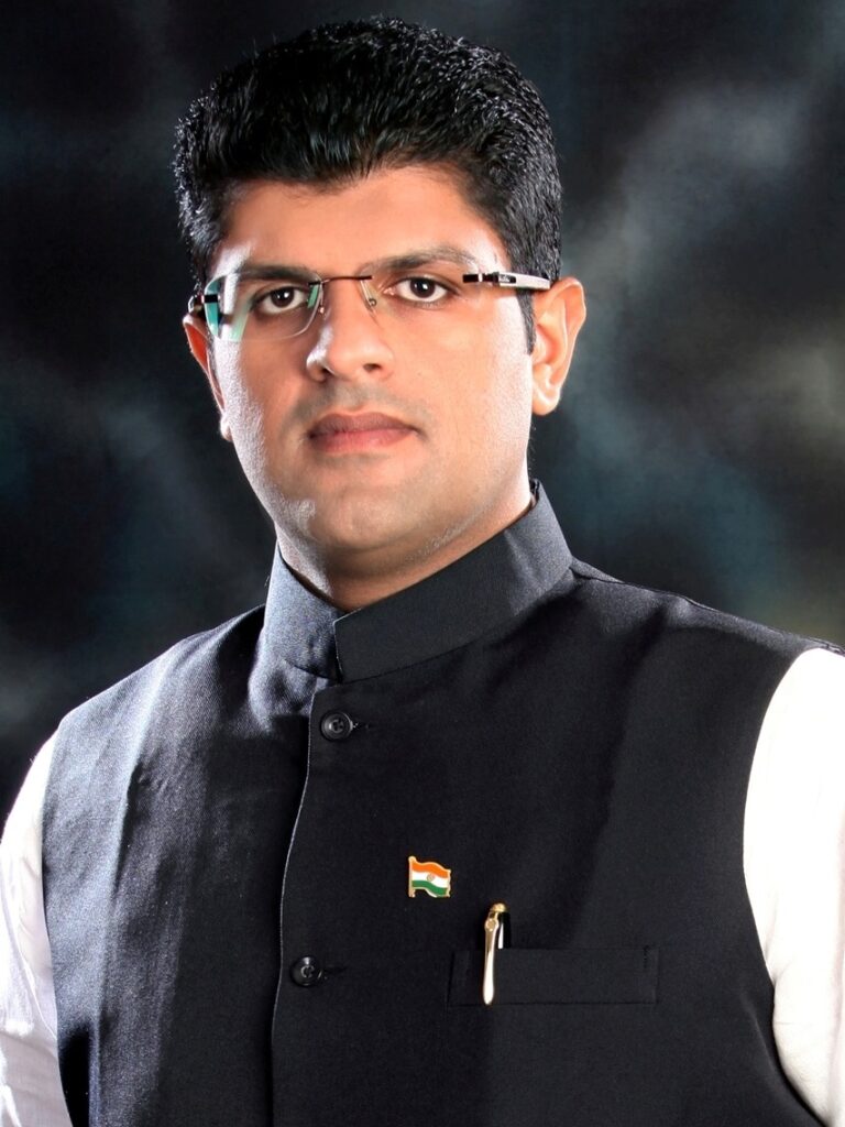 लेटप्रूफ गाड़ी से यूनिवर्सिटी में बदमाशी और डबवाली में मासूम बच्ची की हत्या, ये है हरियाणा की कानून व्यवस्था ? - दुष्यंत चौटाला