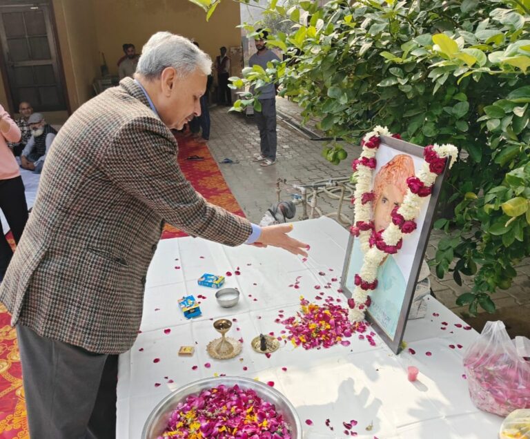 खेड़ला पहुंचे केंद्रीय राज्य मंत्री राव इंद्रजीत सिंह, समाजसेवी मामराज सिंह को दी श्रद्धांजलि मामराज सिंह के सामाजिक योगदान और सेवाभाव को किया याद