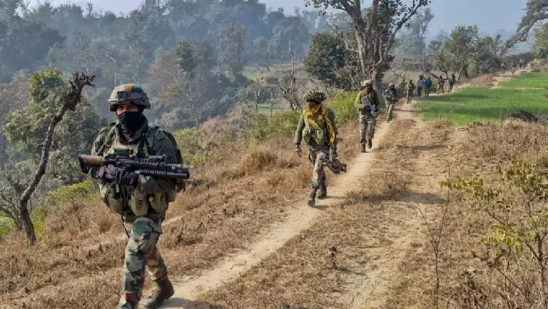 किश्तवाड़ डोलगाम: ऑपरेशन त्राशी-I में जैश-ए-मोहम्मद के 2–3 आतंकी घिरे, हाई-अलर्ट पर सेना-पुलिस-CRPF